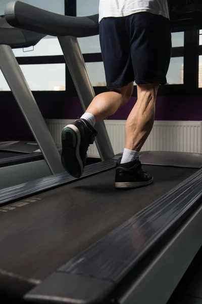 Bir treadmill egzersiz — Stok fotoğraf