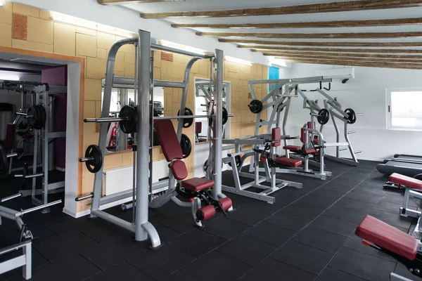 Modern Edzőterem Fitness Center Felszereltséggel Gépekkel — Stock Fotó