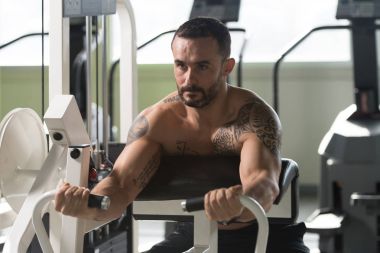 Pazı egzersiz makine üzerinde