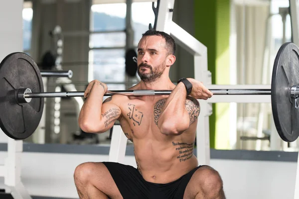 Man Doing Heavy Weight Exercise With Barbell — Stock Photo, Image