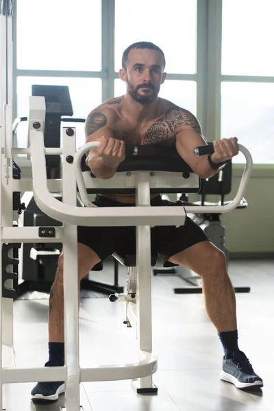 Muscular Man Exercising Biceps On Cable Machine — Stock Photo, Image