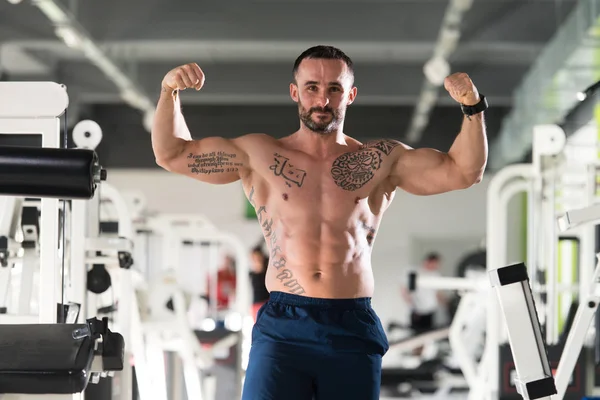 Handsome Man Flexing Muscles — Stock Photo, Image