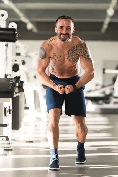 Portrait Of A Physically Fit Muscular Young Man — Stock Photo, Image