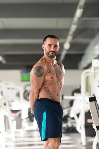 Handsome Man Flexing Muscles — Stock Photo, Image