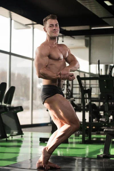 Sağlıklı bir kaslı adam portresi