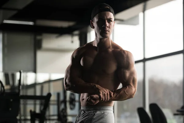 Fit Man Showing His Well Trained Body — Stock Photo, Image