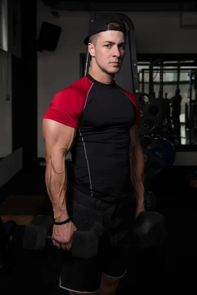 Bodybuilder Exercising Biceps With Dumbbells — Stock Photo, Image