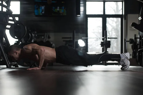 Young Man Doing Push Ups On Floor — Stock Photo, Image