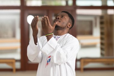 Mütevazi Afrika Müslüman dua