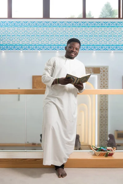 Portrait Of A Black Islamic Man In Mosque — Stock Photo, Image