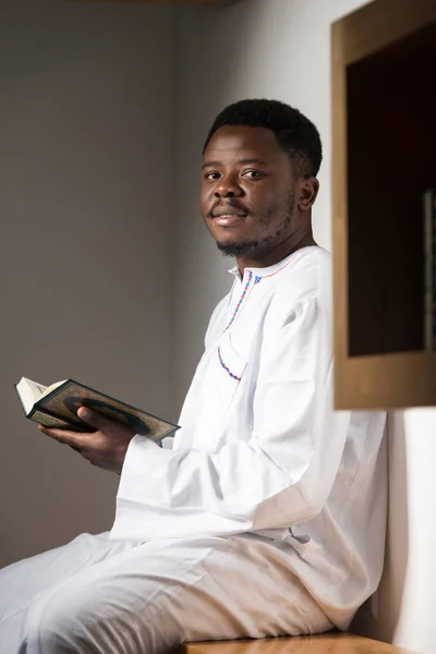 Portrait Of A Black Islamic Man In Mosque — Stock Photo, Image