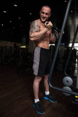 Pazı egzersiz makine üzerinde