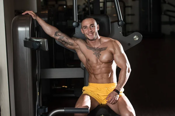 Guy Resting In Healthy Club Gym — Stock Photo, Image