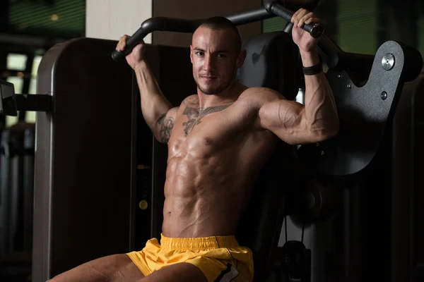 Muscular Man Doing Heavy Weight Exercise For Back — Stock Photo, Image