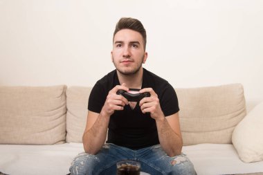 Video Oyunları Oynanıyor