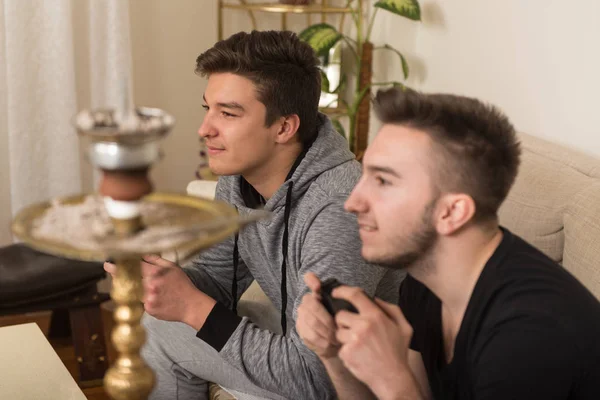 Best Friends Playing Video Games — Stock Photo, Image