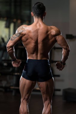 Spor salonunda güçlü duran