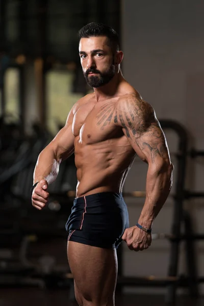 Standing Strong In Gym — Stock Photo, Image