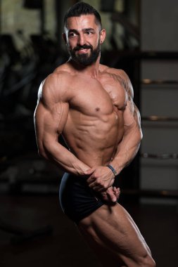 Sağlıklı bir kaslı adam portresi