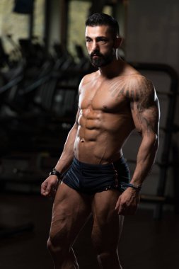 Sağlıklı bir kaslı adam portresi