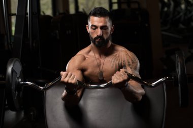 Pazı egzersiz halter ile