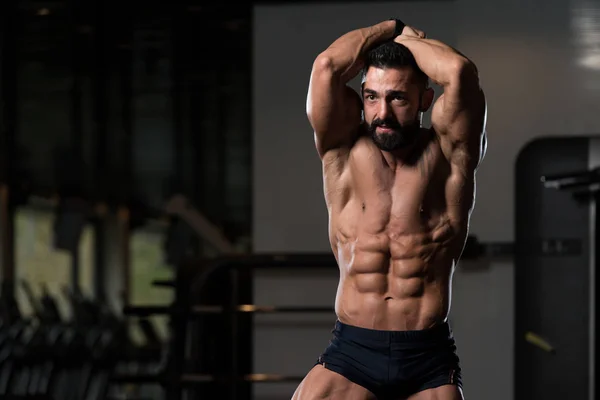 Hombre sano con paquete de seis —  Fotos de Stock