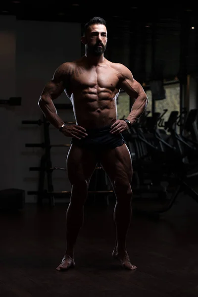 Hombre sano con paquete de seis — Foto de Stock