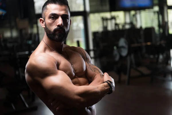 Muscular Man After Exercise Resting In Gym — Stock Photo, Image