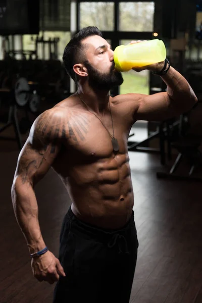 Beard Man Drinking Water From Bottle — Stock Photo, Image