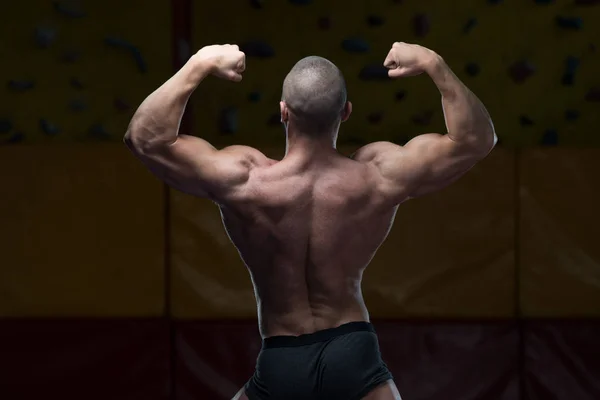 Bel homme flexion muscles — Photo