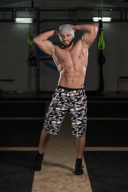 Spor salonunda güçlü duran