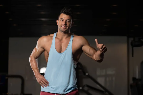 Fitness Model Showing Thumbs-Up — Stock Photo, Image