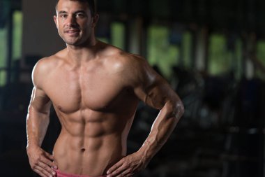 kasların esneme adam