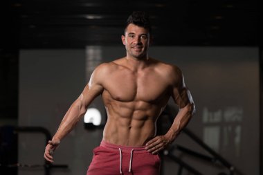 Spor salonunda güçlü duran