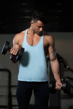 Pazı egzersiz halter bir spor salonu ile