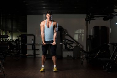 Pazı egzersiz halter bir spor salonu ile