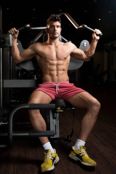 Muscular Man Doing Heavy Weight Exercise For Back — Stock Photo, Image