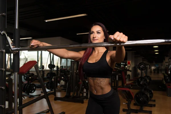 Mujer saludable preparándose para hacer ejercicio para las piernas —  Fotos de Stock