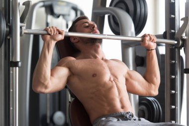 Omuz ile Halter egzersiz