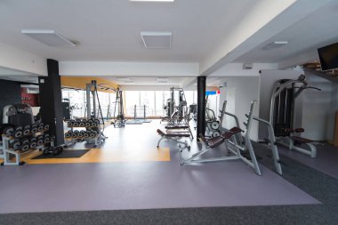 Ekipman ve Makineli Modern Spor Salonu Spor Salonu