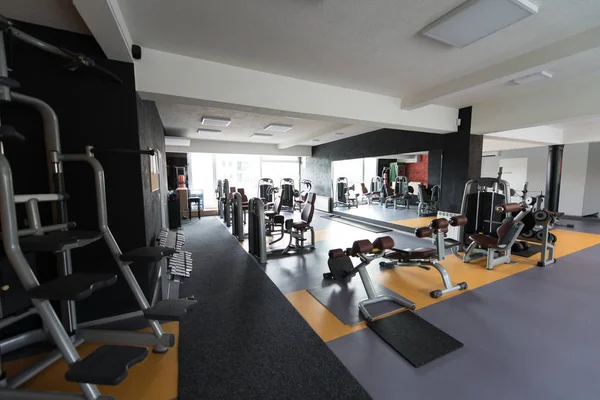 Centro Moderno Aptidão Sala Ginástica Com Equipamentos Máquinas — Fotografia de Stock