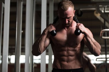 Makine üzerinde ABS egzersiz