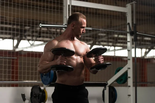 Biceps Exercise With Dumbbells In A Gym — Stock Photo, Image