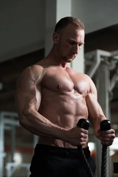 Bodybuilder Exercising Biceps — Stock Photo, Image