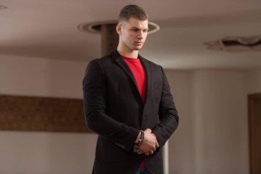 Genç iş adamı Müslüman dua