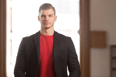 Genç işadamı Müslüman dua