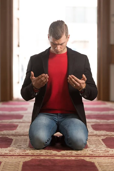 Oración del Empresario en la Mezquita — Foto de Stock