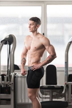 Spor salonunda güçlü duran