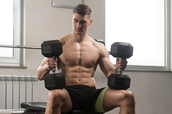 Attractive Man Preparing To Doing Exercise For Shoulders — Stock Photo, Image