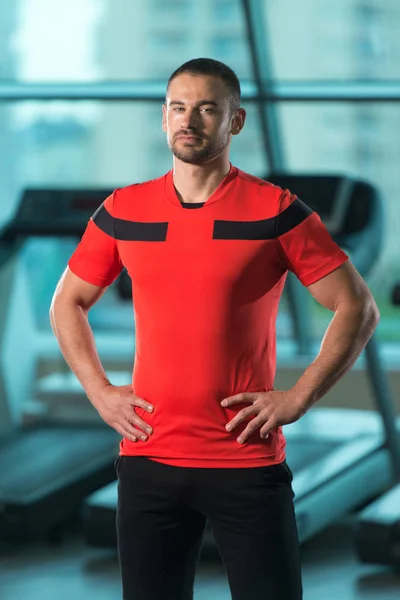 Porträtt av personlig tränare i gymmet Centar — Stockfoto